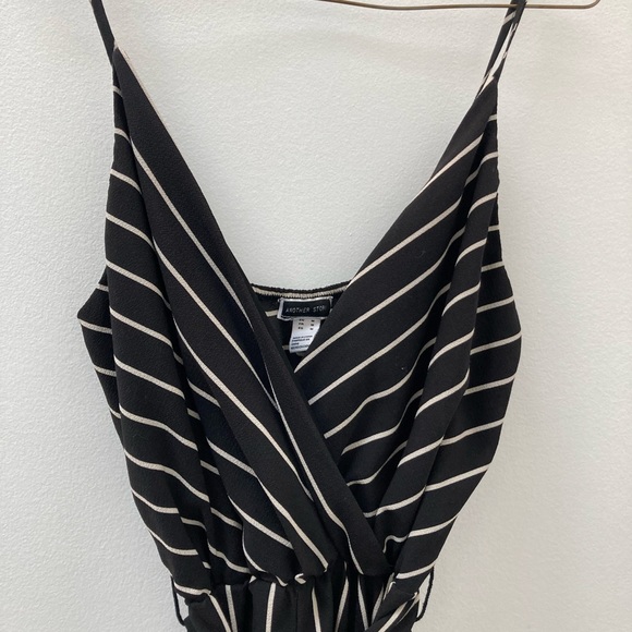 Black with white stripes jumpsuit with wide legs and belt. Size medium - Picture 2 of 8